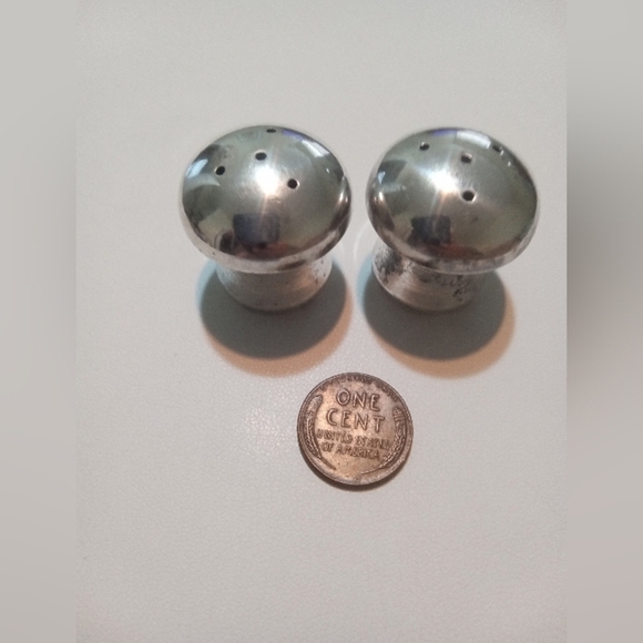 Vintage MUSHROOMS SALT AND PEPPER SHAKERS FRANCE ST MEDARD FRENCH - Picture 3 of 5